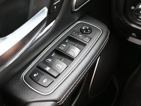 Used 2021 RAM 1500 Laramie AWD/4WD image 25