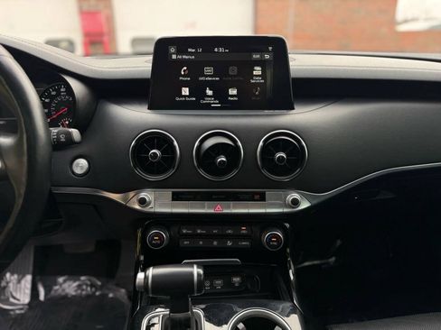 Used 2018 Kia Stinger Premium AWD/4WD image 32