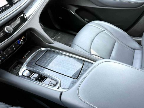 Used 2024 Buick Enclave Premium image 22