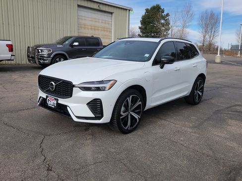 Used 2022 Volvo XC60 T8 R-Design w/ Advanced Package image 5