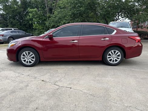Used 2017 Nissan Altima 2.5 S w/ Power Driver Seat Package FWD image 3