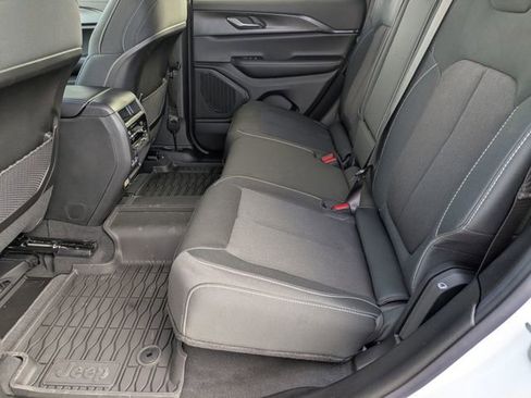 New 2025 Jeep Grand Cherokee Laredo w/ Luxury Tech Group I image 27