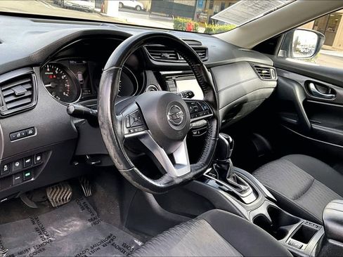 Used 2019 Nissan Rogue SV w/ Premium Package FWD image 9