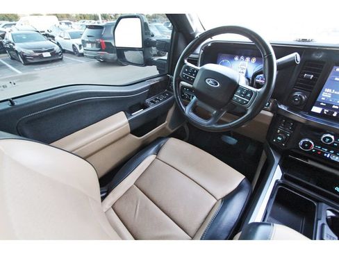 Used 2023 Ford F250 Lariat w/ Lariat Ultimate Package AWD/4WD image 9