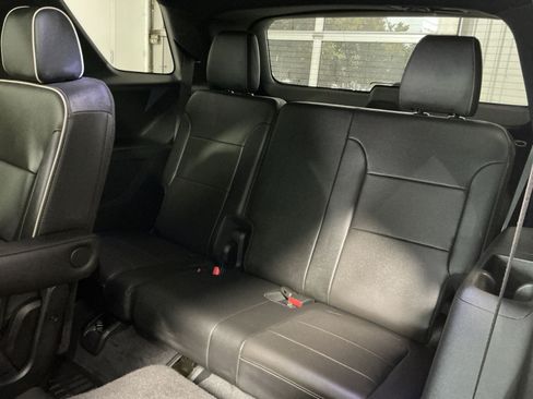 Used 2023 Chevrolet Traverse Premier AWD/4WD image 26