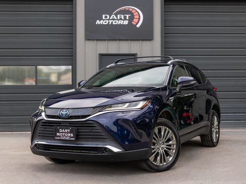 Used 2021 Toyota Venza XLE w/ Softex Package AWD/4WD image 3