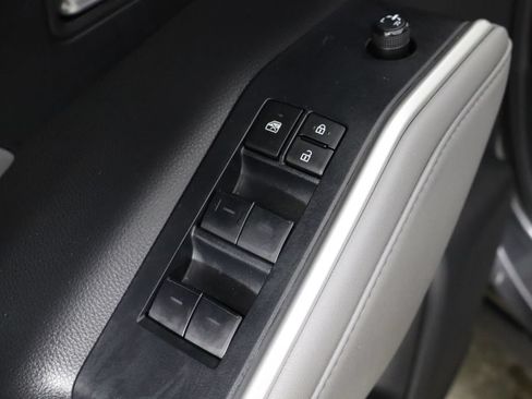 Used 2023 Toyota Highlander XLE FWD image 20