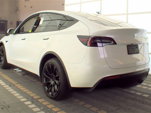 Used 2022 Tesla Model Y Long Range AWD/4WD image 6