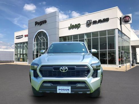 Used 2024 Toyota Tacoma TRD Off-Road AWD/4WD image 8