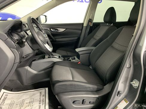 Used 2020 Nissan Rogue SV w/ Premium Package image 16