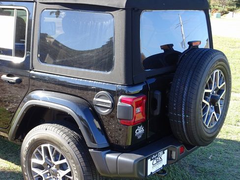 Used 2024 Jeep Wrangler Sahara w/ Technology Group image 30