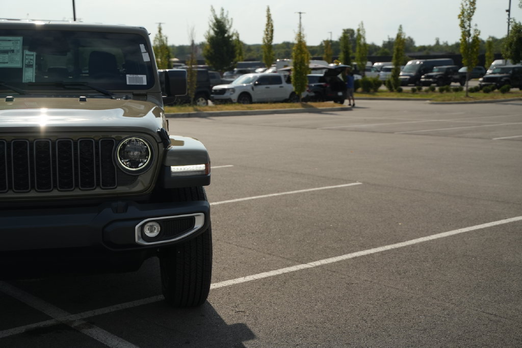 New 2026 Jeep Gladiator Sport AWD/4WD image 42