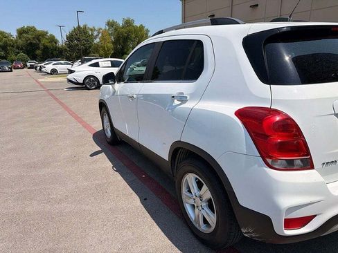 Used 2018 Chevrolet Trax LT w/ LT Convenience Package FWD image 9