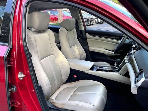 Used 2019 Honda Accord EX image 9