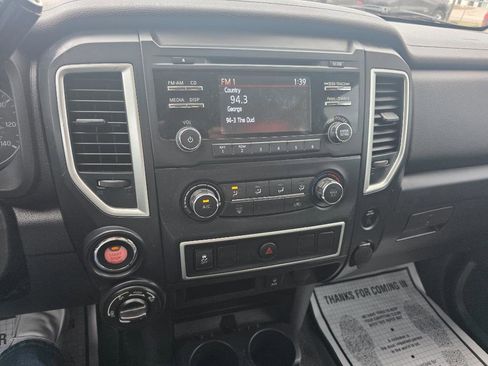 Used 2017 Nissan Titan S image 15
