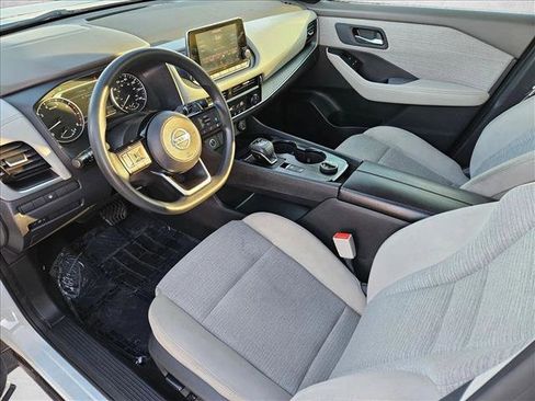 Used 2021 Nissan Rogue SV image 9