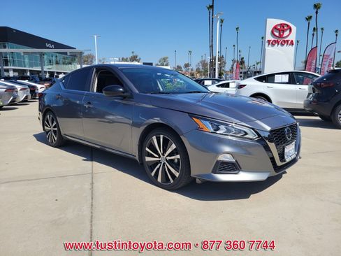 Used 2022 Nissan Altima 2.5 SR FWD image 2