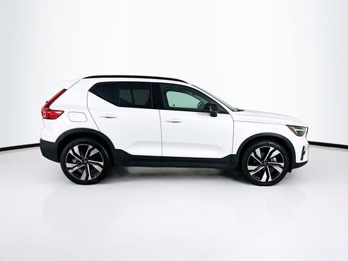 Used 2025 Volvo XC40 B5 Plus AWD/4WD image 10