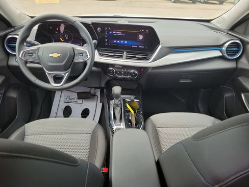 Certified 2025 Chevrolet Trax LT w/ Driver Confidence Package FWD image 28