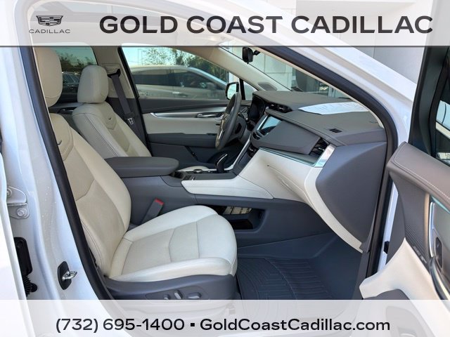 Used 2022 Cadillac XT5 Premium Luxury w/ Technology Package AWD/4WD image 7