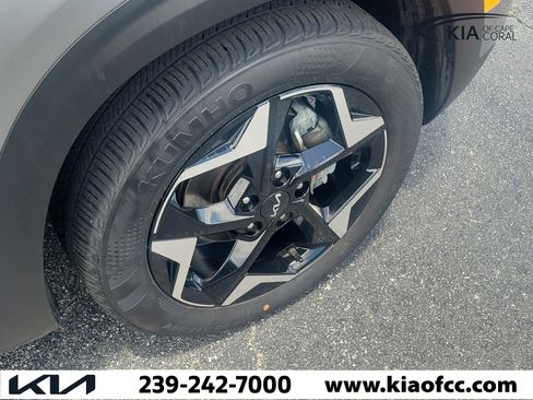 Certified 2024 Kia Seltos EX FWD image 8