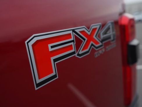 Used 2023 Ford F250 Lariat w/ Chrome Package image 39