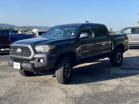 Used 2019 Toyota Tacoma TRD Off-Road AWD/4WD image 8