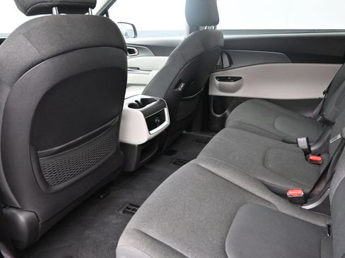 Used 2023 Kia Carnival LX FWD image 22
