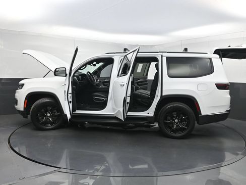 Used 2022 Jeep Wagoneer Series II RWD image 45