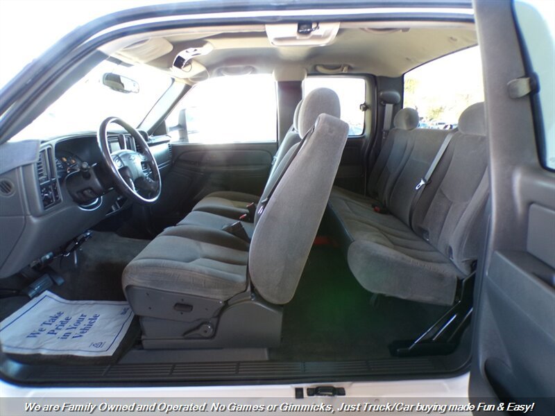 Used 2006 Chevrolet Silverado 2500 LT RWD image 17