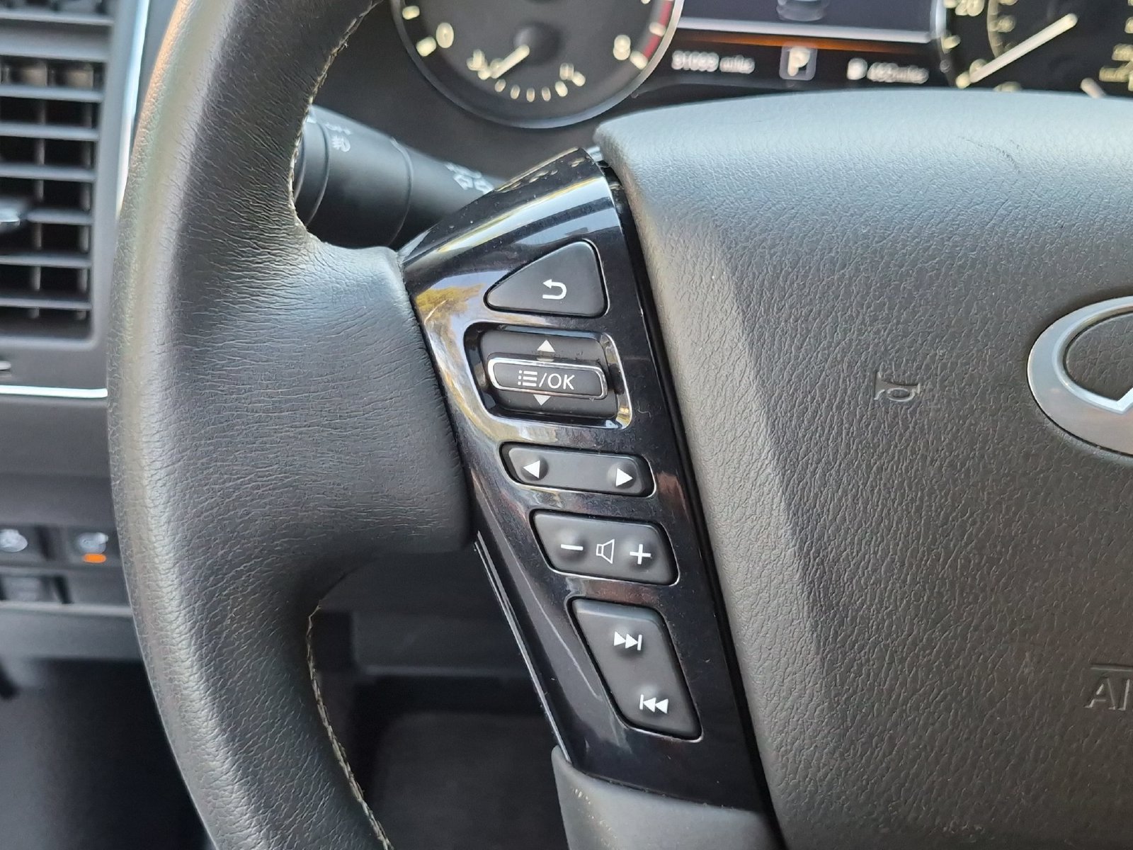 Used 2023 INFINITI QX80 Luxe w/ Cargo Package RWD image 16