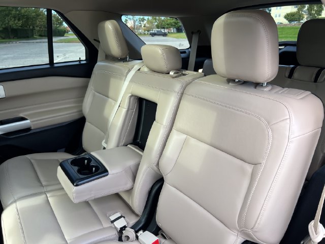 Certified 2022 Ford Explorer XLT w/ Equipment Group 202A AWD/4WD image 26
