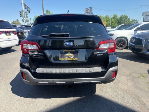 Used 2018 Subaru Outback 3.6R Touring AWD/4WD image 5