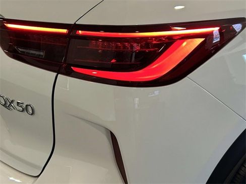 New 2025 INFINITI QX50 Luxe image 12