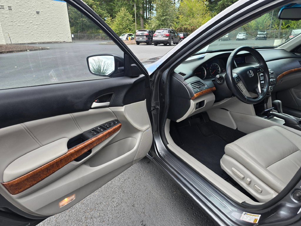 Used 2011 Honda Accord EX-L image 10