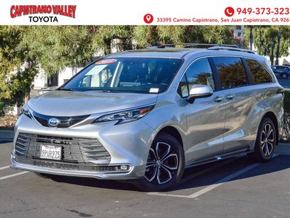 Certified 2025 Toyota Sienna Platinum
