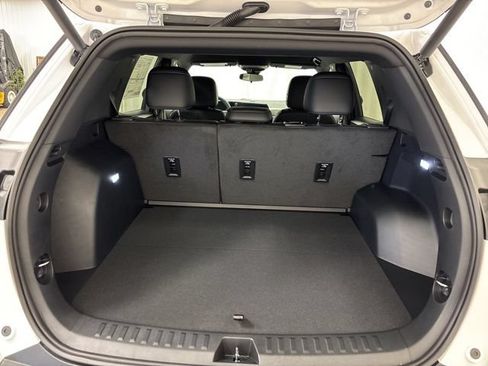 New 2026 Chevrolet Equinox LT w/ Convenience Package II FWD image 12