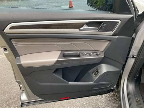 Used 2022 Volkswagen Atlas SE w/ Panoramic Sunroof Package FWD image 13