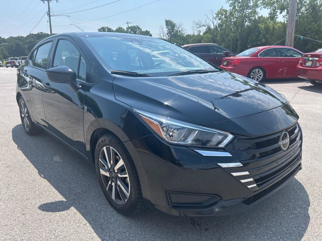 Used 2023 Nissan Versa SV FWD image 3