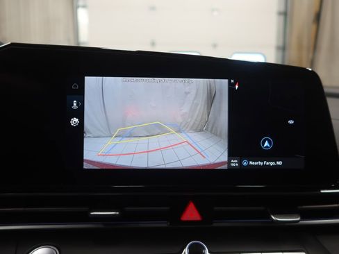 Used 2025 Hyundai Elantra Limited FWD image 16