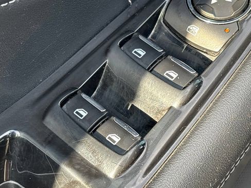 Used 2018 Ford Edge Titanium w/ Equipment Group 301A AWD/4WD image 19