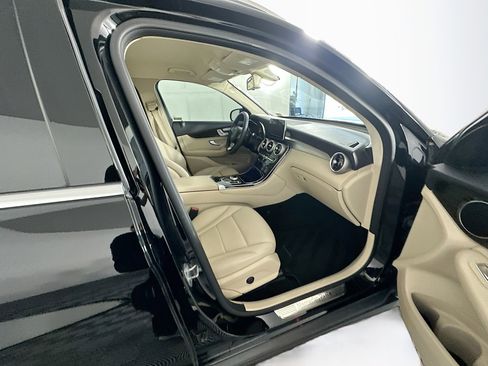 Used 2019 Mercedes-Benz GLC 300 image 31