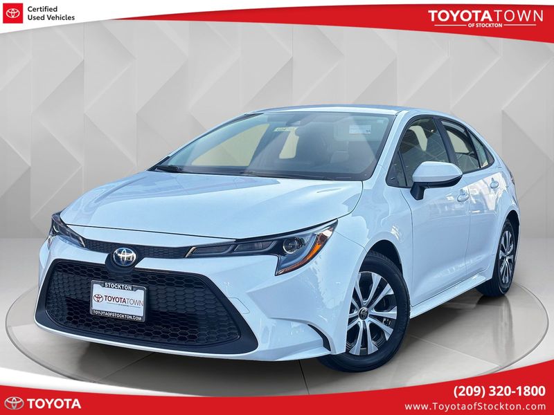 Certified 2022 Toyota Corolla LE image 1
