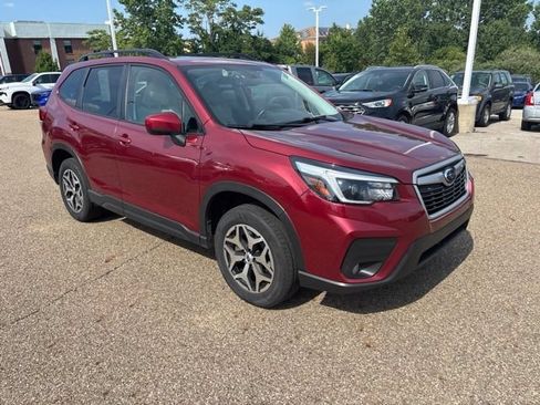 Used 2021 Subaru Forester Premium AWD/4WD image 2