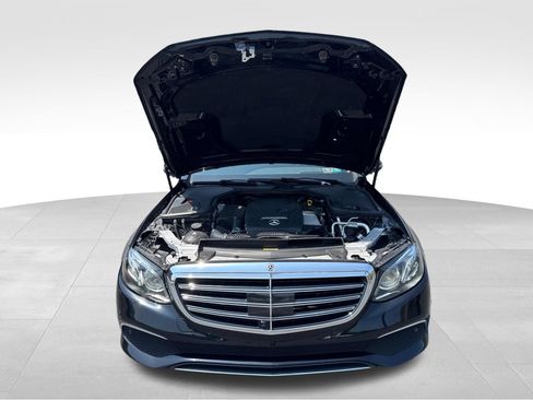 Used 2018 Mercedes-Benz E 300 4MATIC image 11