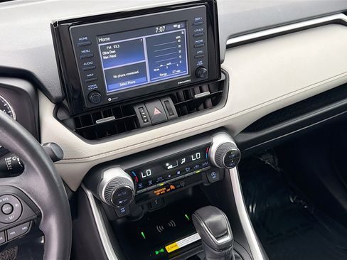 Used 2022 Toyota RAV4 XLE Premium image 27