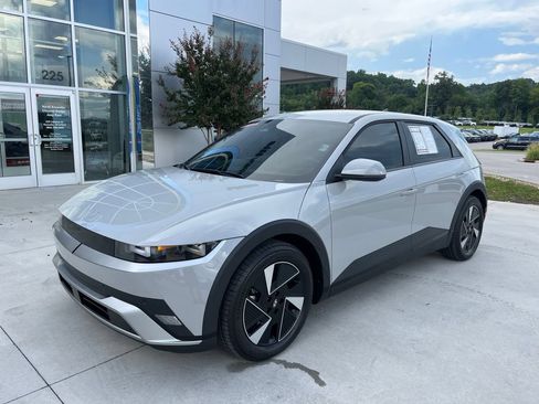 Used 2026 Hyundai Ioniq 5 SE RWD image 1