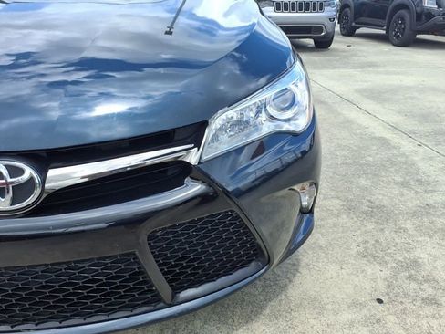 Used 2017 Toyota Camry SE w/ Moonroof Package FWD image 14