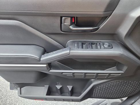 Used 2025 Toyota Tacoma SR5 AWD/4WD image 27