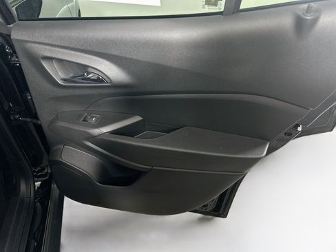Used 2024 Chevrolet Trax RS w/ Sunroof Package FWD image 29